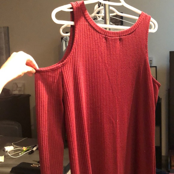 Burgundy Shoulder Cut-Out Shirt - Picture 2 of 2
